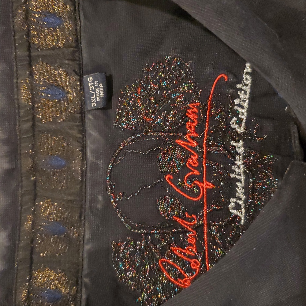 Robert Graham Limited Edition Skull Face Black Button Down. 3x
